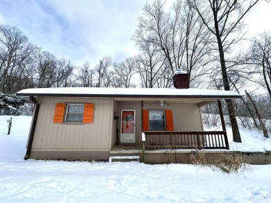 Welcome to your perfect little getaway! This charming cottage on Carnico Golf Course in Kentucky - for sale on GolfHomes.com, golf home, golf lot