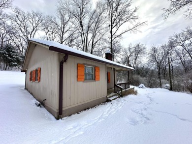 Welcome to your perfect little getaway! This charming cottage on Carnico Golf Course in Kentucky - for sale on GolfHomes.com, golf home, golf lot