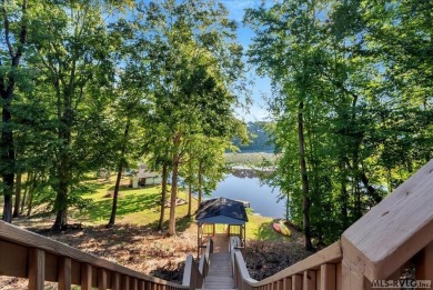 Waterfront Living in Tanglewood Shores! This 3 bedroom, 2 full on Tanglewood Shores Golf Club in Virginia - for sale on GolfHomes.com, golf home, golf lot