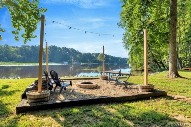 Waterfront Living in Tanglewood Shores! This 3 bedroom, 2 full on Tanglewood Shores Golf Club in Virginia - for sale on GolfHomes.com, golf home, golf lot