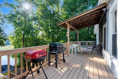 Waterfront Living in Tanglewood Shores! This 3 bedroom, 2 full on Tanglewood Shores Golf Club in Virginia - for sale on GolfHomes.com, golf home, golf lot