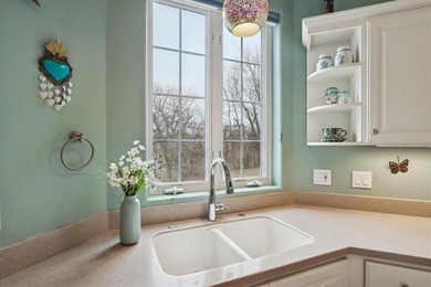 EXPANSIVE CONDO LIVING OVERLOOKING BROWN DEER GOLF COURSE AND on Brown Deer Golf Club in Iowa - for sale on GolfHomes.com, golf home, golf lot