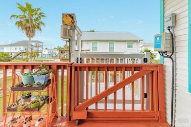 WONDERFUL updated and well-maintained home in Sea Isle! Gorgeous on Galveston Country Club in Texas - for sale on GolfHomes.com, golf home, golf lot