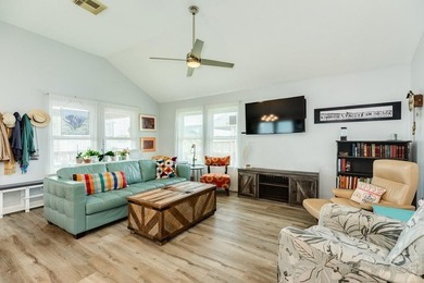 WONDERFUL updated and well-maintained home in Sea Isle! Gorgeous on Galveston Country Club in Texas - for sale on GolfHomes.com, golf home, golf lot