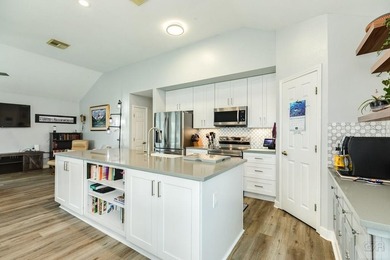 WONDERFUL updated and well-maintained home in Sea Isle! Gorgeous on Galveston Country Club in Texas - for sale on GolfHomes.com, golf home, golf lot