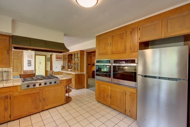 Luxurious brick home on the prestigious Texarkana Country Club on Texarkana Golf and Country Club in Arkansas - for sale on GolfHomes.com, golf home, golf lot