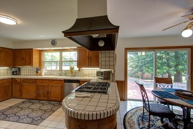 Luxurious brick home on the prestigious Texarkana Country Club on Texarkana Golf and Country Club in Arkansas - for sale on GolfHomes.com, golf home, golf lot