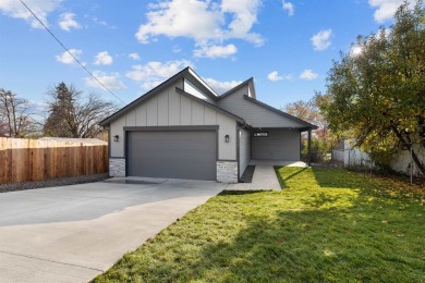 Elegant brand new home featuring a standout contemporary design on Esmeralda Golf Course in Washington - for sale on GolfHomes.com, golf home, golf lot