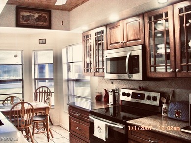 Single-family home in Sabal Springs Golf and Racquet Club, North on Sabal Springs Golf and Racquet Club in Florida - for sale on GolfHomes.com, golf home, golf lot