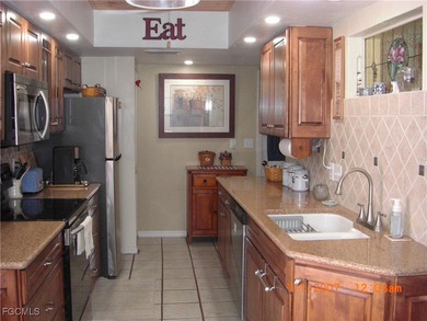 Single-family home in Sabal Springs Golf and Racquet Club, North on Sabal Springs Golf and Racquet Club in Florida - for sale on GolfHomes.com, golf home, golf lot