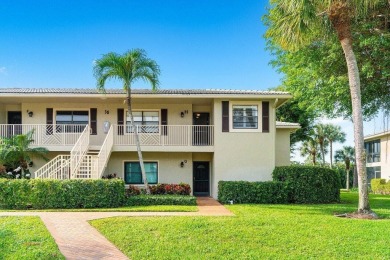 Beautifully updated convertible 3 bedroom, 2 bath condo located on Hunters Run Golf and Country Club in Florida - for sale on GolfHomes.com, golf home, golf lot