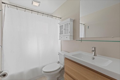 Under contract-accepting backup offers. Welcome to easy Florida on Mainlands Golf Club in Florida - for sale on GolfHomes.com, golf home, golf lot