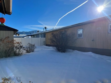 Looking for a spacious and affordable home in Butte? Look no on Highland View Golf Course - Highland View in Montana - for sale on GolfHomes.com, golf home, golf lot