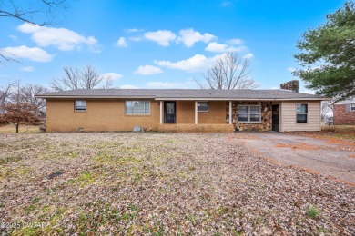 Welcome to 129 Virginia Dr. Step into this beautiful 4-bedroom on WynRidge Greens in Tennessee - for sale on GolfHomes.com, golf home, golf lot