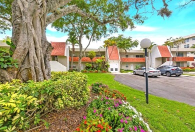 Beautifully maintained 3 bed 2 bath corner unit condo in on Oaks Country Club in Florida - for sale on GolfHomes.com, golf home, golf lot
