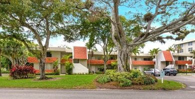 Beautifully maintained 3 bed 2 bath corner unit condo in on Oaks Country Club in Florida - for sale on GolfHomes.com, golf home, golf lot