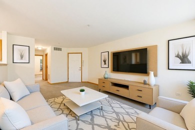 Welcome to this beautiful first-floor condo in Carillon's on The Links at Carillon in Illinois - for sale on GolfHomes.com, golf home, golf lot