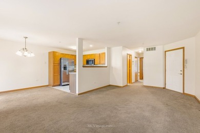 Welcome to this beautiful first-floor condo in Carillon's on The Links at Carillon in Illinois - for sale on GolfHomes.com, golf home, golf lot