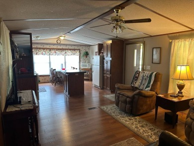 Kentucky Lake area 2bedroom/1bath fully furnished mobile home on Tennessean Golf Club in Tennessee - for sale on GolfHomes.com, golf home, golf lot