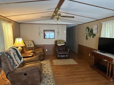 Kentucky Lake area 2bedroom/1bath fully furnished mobile home on Tennessean Golf Club in Tennessee - for sale on GolfHomes.com, golf home, golf lot