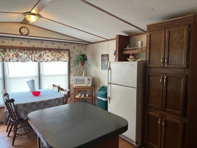 Kentucky Lake area 2bedroom/1bath fully furnished mobile home on Tennessean Golf Club in Tennessee - for sale on GolfHomes.com, golf home, golf lot