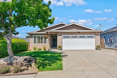 Gorgeous custom built home in the Proctor School area with large on Willow Park Golf Course in California - for sale on GolfHomes.com, golf home, golf lot