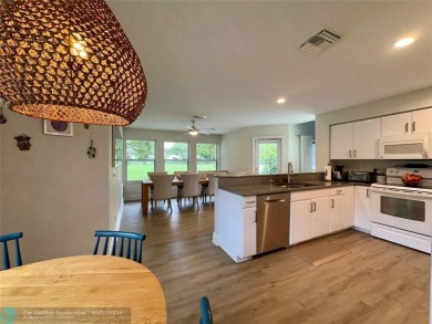 Prime Broken Sound Country Club Residence!
Elegant 3+ bedroom on Broken Sound Golf and Club  in Florida - for sale on GolfHomes.com, golf home, golf lot