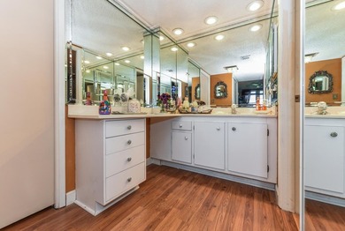 SELLER MOTIVATED! Beautifully maintained 3-bedroom, 2-bath condo on Palm-Aire Country Club and Resort - The Oaks in Florida - for sale on GolfHomes.com, golf home, golf lot