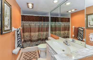 SELLER MOTIVATED! Beautifully maintained 3-bedroom, 2-bath condo on Palm-Aire Country Club and Resort - The Oaks in Florida - for sale on GolfHomes.com, golf home, golf lot