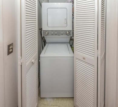 Welcome to this lovely 2-bed, 2-bath condo featuring a versatile on Palm-Aire Country Club and Resort - The Oaks in Florida - for sale on GolfHomes.com, golf home, golf lot