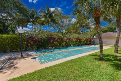 Welcome to this lovely 2-bed, 2-bath condo featuring a versatile on Palm-Aire Country Club and Resort - The Oaks in Florida - for sale on GolfHomes.com, golf home, golf lot