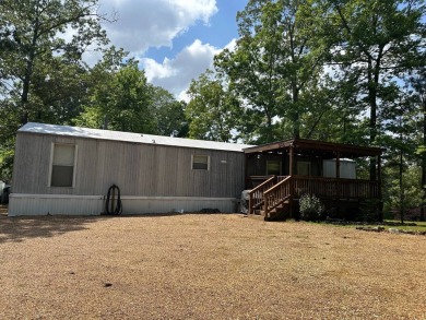 Located on a corner lot in Pine Point, this 2 bedroom, 1.5 bath on Tennessean Golf Club in Tennessee - for sale on GolfHomes.com, golf home, golf lot