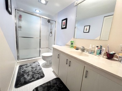 HURRY! Don't miss this amazing price in the desirable Wynmoor on Wynmoor Golf Course in Florida - for sale on GolfHomes.com, golf home, golf lot