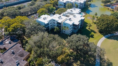 Corner condo located in the heart of Plantation. This spacious on  in Florida - for sale on GolfHomes.com, golf home, golf lot