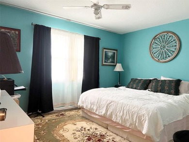 HURRY! Don't miss this amazing price in the desirable Wynmoor on Wynmoor Golf Course in Florida - for sale on GolfHomes.com, golf home, golf lot