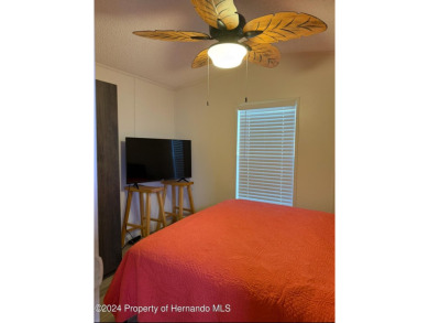 NO LOT RENT, a deeded lot a 1991 Mobile 1 Bedroom 1 Bath, EXTRA on Glen Lakes Country Club in Florida - for sale on GolfHomes.com, golf home, golf lot