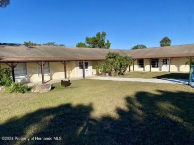 NO LOT RENT, a deeded lot a 1991 Mobile 1 Bedroom 1 Bath, EXTRA on Glen Lakes Country Club in Florida - for sale on GolfHomes.com, golf home, golf lot