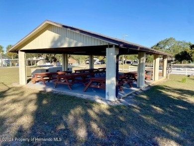 NO LOT RENT, a deeded lot a 1991 Mobile 1 Bedroom 1 Bath, EXTRA on Glen Lakes Country Club in Florida - for sale on GolfHomes.com, golf home, golf lot