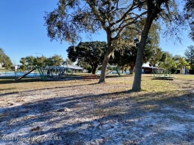 NO LOT RENT, a deeded lot a 1991 Mobile 1 Bedroom 1 Bath, EXTRA on Glen Lakes Country Club in Florida - for sale on GolfHomes.com, golf home, golf lot