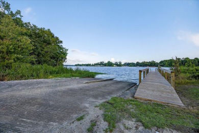 Welcome to your peaceful escape by the lake! This spacious 3 bed on Foxboro Golf Club in South Carolina - for sale on GolfHomes.com, golf home, golf lot