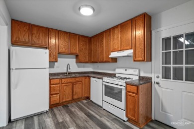 Enjoy low-maintenance living in this updated 2-bedroom ranch on Boughton Ridge Golf Course in Illinois - for sale on GolfHomes.com, golf home, golf lot
