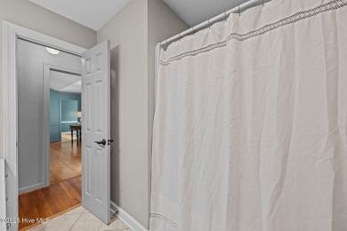 Welcome to this beautiful 3-bedroom, 2-bath home nestled in the on Harbour Point Golf Club in North Carolina - for sale on GolfHomes.com, golf home, golf lot