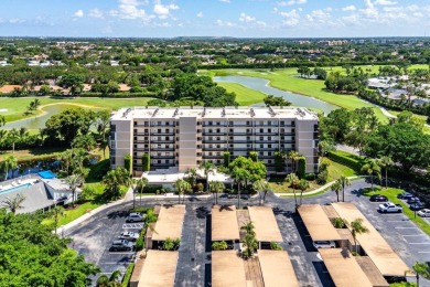 Beautifully updated three bedroom condo in an excellent Central on  in Florida - for sale on GolfHomes.com, golf home, golf lot