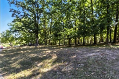 Fantastic opportunity to build your dream home on this on The Oaks Golf Course in Missouri - for sale on GolfHomes.com, golf home, golf lot