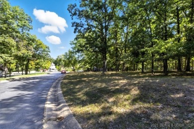 Fantastic opportunity to build your dream home on this on The Oaks Golf Course in Missouri - for sale on GolfHomes.com, golf home, golf lot