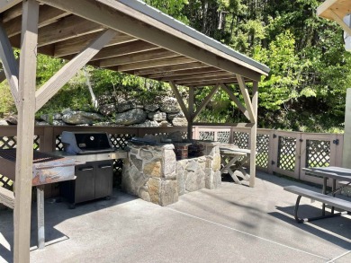 Welcome to this beautifully updated 3-bedroom, 2-bathroom home on Hermitage Club Golf Course in Vermont - for sale on GolfHomes.com, golf home, golf lot