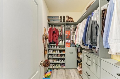 Move right in and start living the Florida lifestyle in this on Rosedale Golf and Tennis Club in Florida - for sale on GolfHomes.com, golf home, golf lot