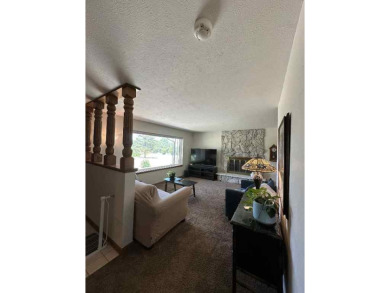 Welcome to this stunning 3-bedroom, 2-bathroom home located just on Sunset Hills Golf Course in Oklahoma - for sale on GolfHomes.com, golf home, golf lot