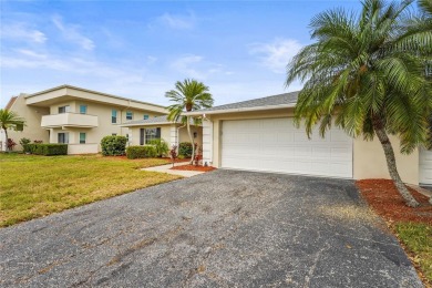 Under contract-accepting backup offers. One or more photo(s) has on Palm Aire Country Club of Sarasota in Florida - for sale on GolfHomes.com, golf home, golf lot