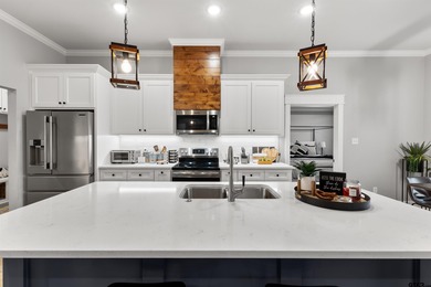 This inviting home welcomes you the moment you step through the on Hide-A-Way Lake Golf Course in Texas - for sale on GolfHomes.com, golf home, golf lot